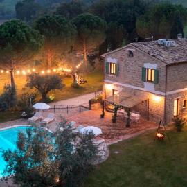 VILLA CHERUBINI 8&1, Emma Villas, hotel sa Cingoli