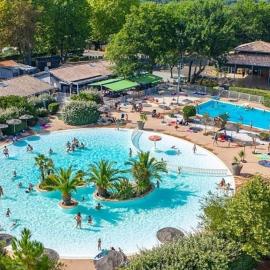 Chalet T3 15 min plage grande terasse et piscine, hotel in La Teste-de-Buch