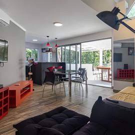 Casa Capri: 3 Suítes e Lazer ao Lado da Praia