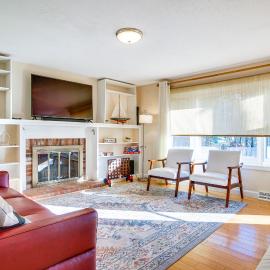 Ping-Pong & Backyard: Spacious Chatham Retreat, hotel em Chatham