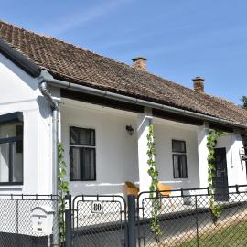 A kis parasztház: Kékesd şehrinde bir otel