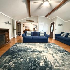 Large Home - Walking Distance to Parkway