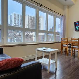Perfect Location! Quiet-Spacious-2 Bed-2 Bath, hotel v destinácii Windsor