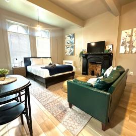 Posh Studio-KING BED, Free Parking