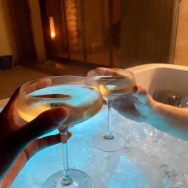 Maison de village avec jacuzzi et garage, Hotel in Bédoin