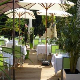 Logis Hôtels - Le Pont Bernet - Hotel 2 étoiles et restaurant, hotel v destinácii Le Pian-Médoc