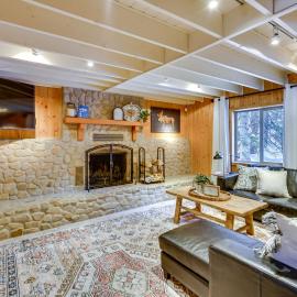 Solitude Mountain Cabin: Creek-Side View & Hot Tub, Hotel in Brighton