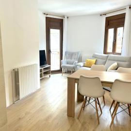 Apartament cèntric amb terrassa i balcó by RURAL D'ÀNEU
