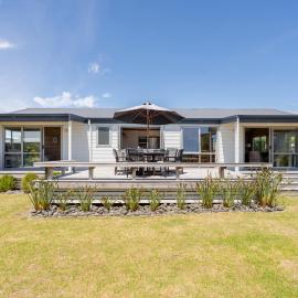 Kowhai Retreat - Matarangi Holiday Home