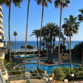Amazing modern seafront apartment - Top location in Calpe!, hotel Ifachban