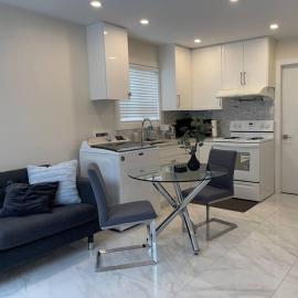Modern Spacious 1BR minutes away from Main St, hotel Vancouverben