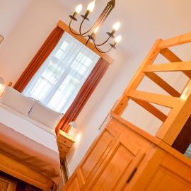 "La Croitorie" - An der Holztreppe, hotel in Sighişoara
