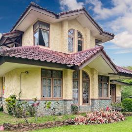 Large Villa Ciater 3BR near Sariater by 2ndHome, hotel a Sarireja