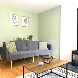 Cresswell Crescent Urban Residence - Captivating & Spacious 3BR Home with Driveway Parking by Parydise Properties - Designed for Business & Leisure Stay, hotel di Bicton