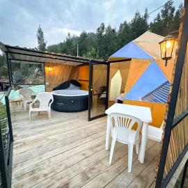 Glamping Colina Campestre Domo، فندق في دويتاما