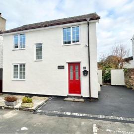 Cosy Cottage in Medieval Conwy with garden and parking