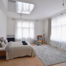 Airy & Bright Flat in Dejvice by Prague Castle, hotel a Praga