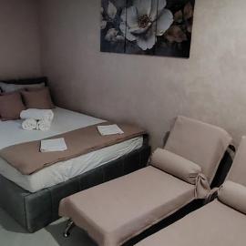 Mini wellness studio-near the airport, hotelli kohteessa Smlednik