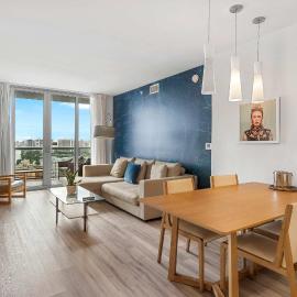 Top Luxury Apartment with Pool & Gym