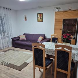 Olgas Ferienwohnung Saarburg Bahnhofstraße 13 G, hotelli kohteessa Saarburg