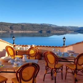 chambres d'hôtes Les Fenières, hotel in Sainte-Croix-de-Verdon