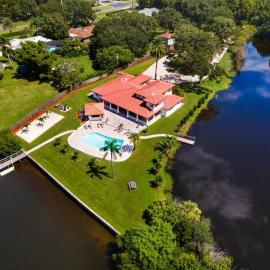 The Belleair Estate - Breathtaking Home with Incredible Pool. 15 Min to Beach