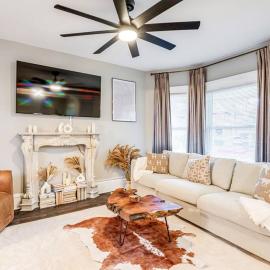 Upscale Home near Downtown Cle, R&R HoF, Beach, Arena, Hotel in Cleveland