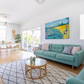 Charming Beach Cottage - Stroll to Cafes, Beach & Creek