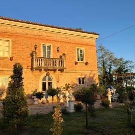 Villa Emilia, Hotel in SantʼAngelo in Pontano