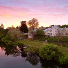 The Woodbridge Waterfront Rooms, Hotel in New Norfolk
