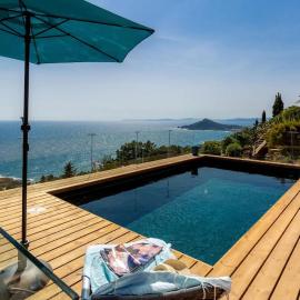 Anthéor에 위치한 호텔 Sea-view villa for 8 guests with heated pool
