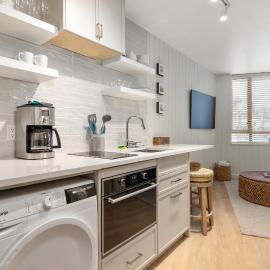 KING Bed - Premium STUDIO Suite - Ski Valet - Village