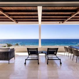 Stylish Oceanfront Condo with Panoramic Views, מלון בEl Pescadero