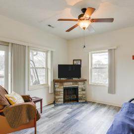 Apt w/ Lake Views - Day Trip to Virginia Tech!, hotel en Radford