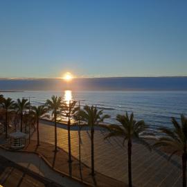 FRENTE AL MAR PARA 8 PERS con 4 HAB