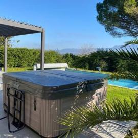 Magnifique villa avec piscine, Jacuzzi et Baignoire Balnéo