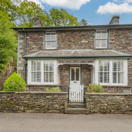 Rockwood- Grasmere family cottage with Hot tub, hotell sihtkohas Grasmere