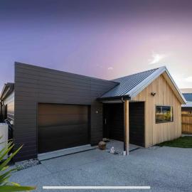 Modern home with SPA, Hotel in Frankton