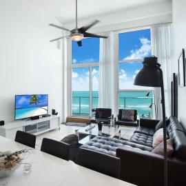 Luxury - Ocean front - 3 Bedroom 2 Bathroom - Penthouse, hotel in Miami Beach