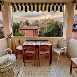 Airy & panoramic with terrace, 2 minutes from the sea