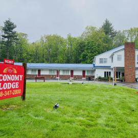 Economy Lodge 682 Main St Sturbridge, hotel u gradu Sterbridž