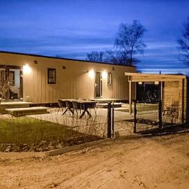 3 Bedroom Lovely Stacaravan In Grou, Hotel in Grou