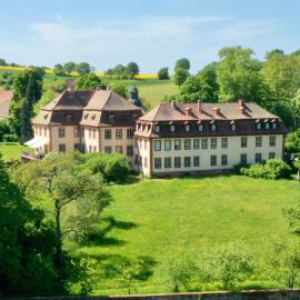 Luxuriöse Design Wohnung am Barockschloss 150 m2, hotell i Zeitlofs