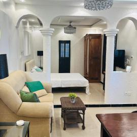 Rooftop Studio with Private Sun Terrace, hotel in Ouakam