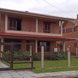 Casa de Praia em Xangri-lá a 3 quadras do mar, hotel in Xangri-lá