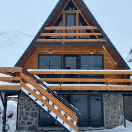 Infinity Chalets in Kazbegi, Hotel in Kazbegi