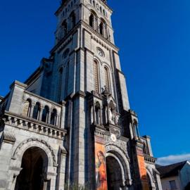 VUE DE REVE CHAMBRE dans APPARTEMENT DE STANDING - vous faites le ménage-Very good prices but you have to cle-an th-e flat, hotell i Lourdes