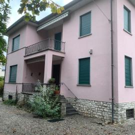 Casa Neu, hotel en Travedona
