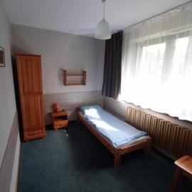 Noclegi Pod Dębem – hotel w mieście Skawina