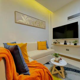 Easy Access Stay, Minutes from Airport on Main Road